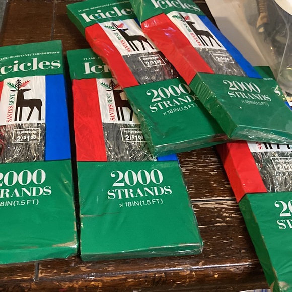 Vintage Santa’s best 18” 2000 strand icicles - Picture 8 of 9